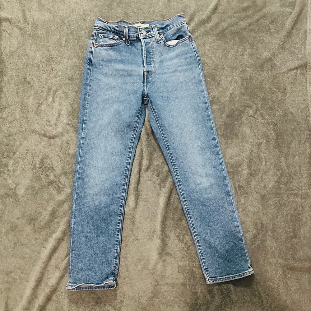 Levi's Women's Straight Leg Jeans Button Fly - Picture 2 of 6